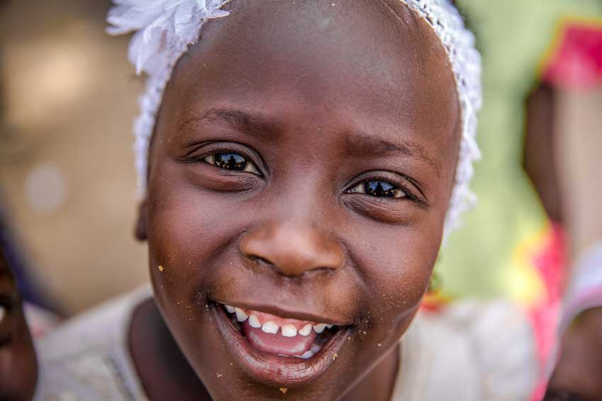 Frau an Nähmaschine in Vietnam