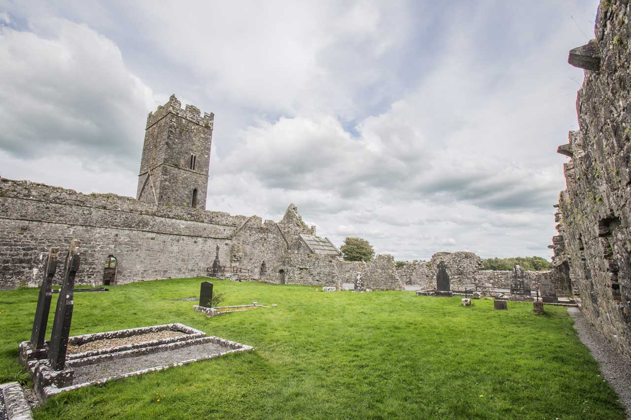 Irland-Clare-Abbey-friedhof