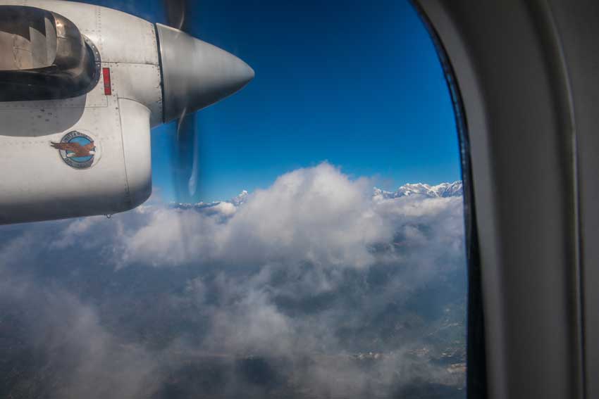 Rotorblätter eines flugzeuges am Himmel auf dem Weg nach Lukla