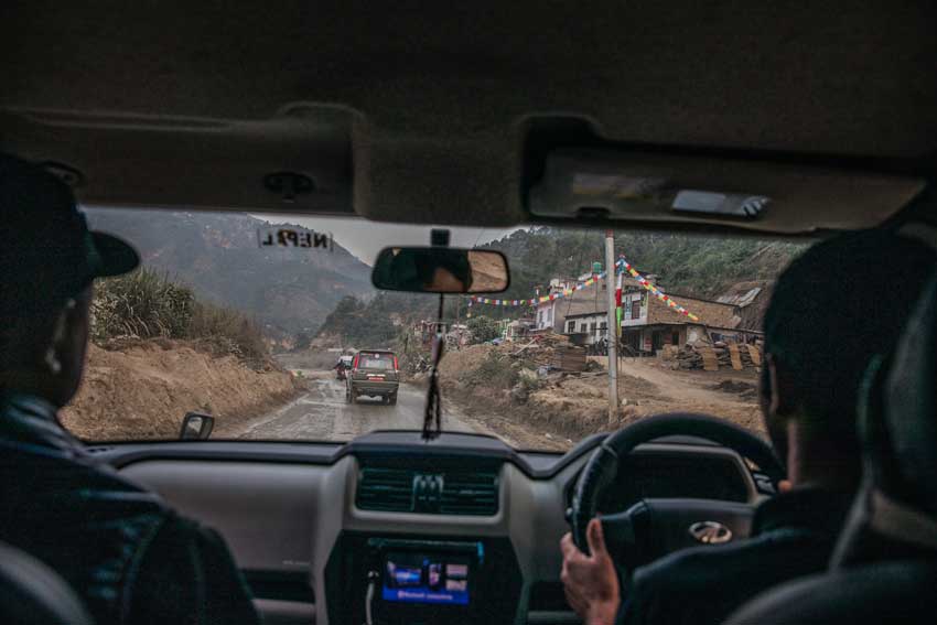 Autofahrt nach Ramechhap in Nepal