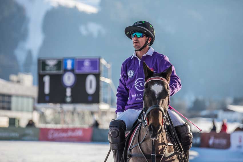 Polo Reiter und Pferd beim Snow Polo in Kitzbühel