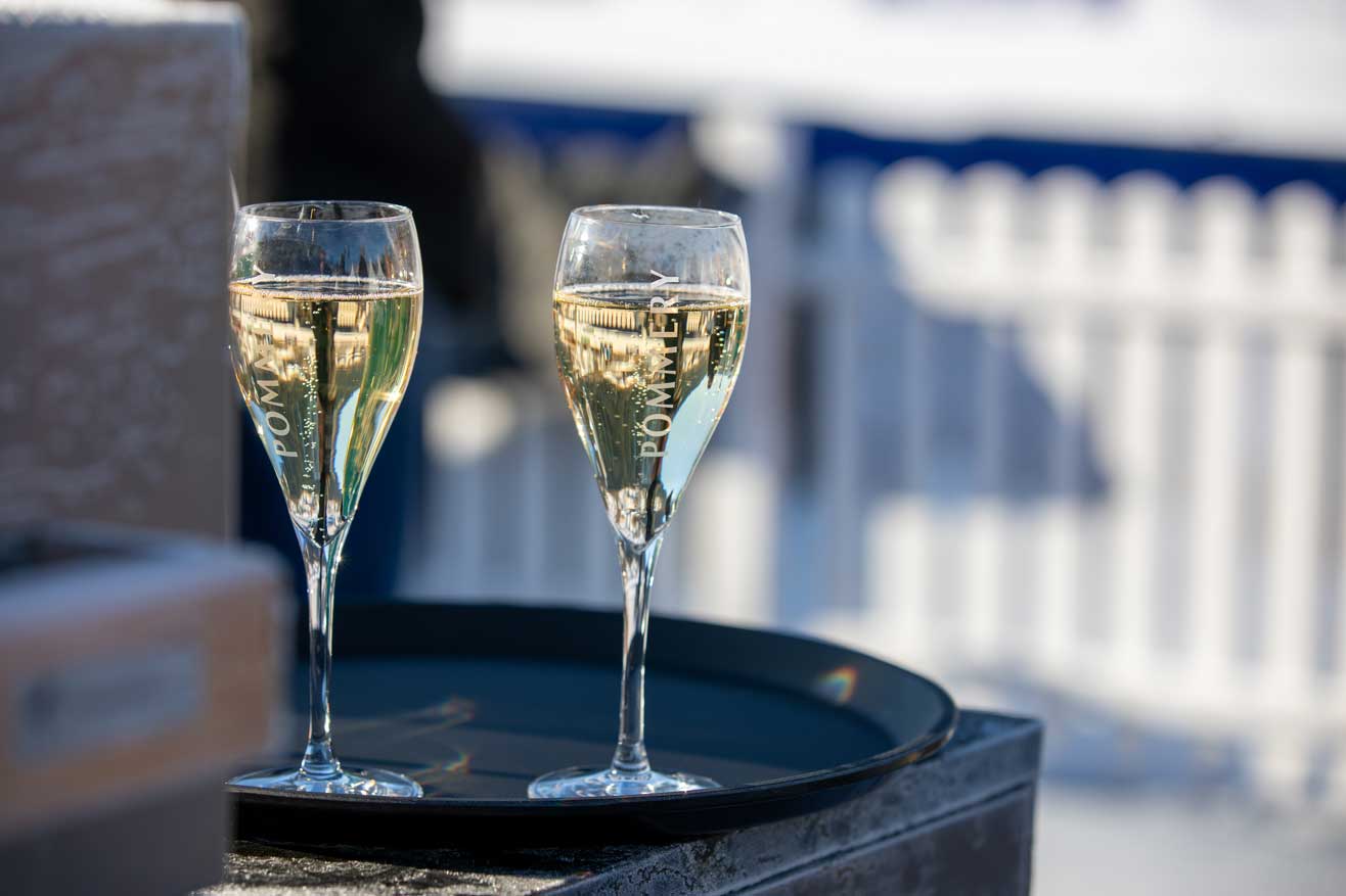 2 Gläser Pommery Champagner beim Snow Polo in Kitzbühel 2026