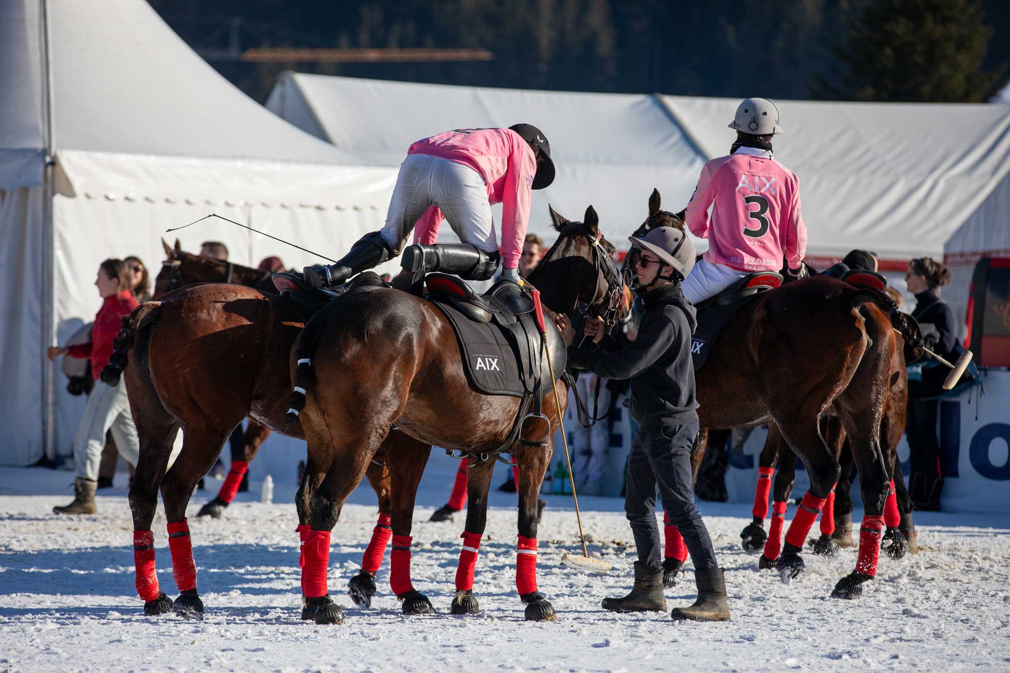 Polo Pferde in Kitzbühel Reiter wechselt das Pferd